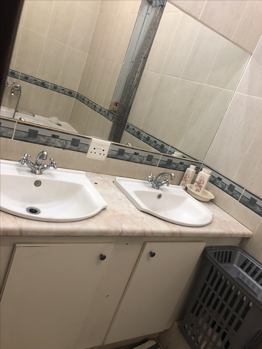 5 Bedroom Property for Sale in Rustenburg Rural North West